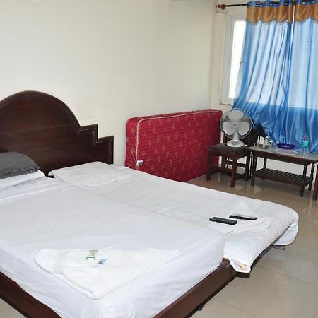 Dhanunjayas Luxury Hotel Hosūr 外观 照片