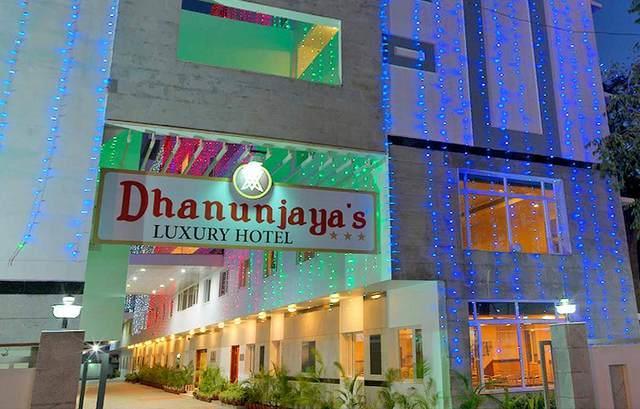 Dhanunjayas Luxury Hotel Hosūr 外观 照片