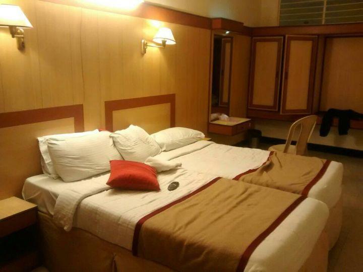 Dhanunjayas Luxury Hotel Hosūr 外观 照片