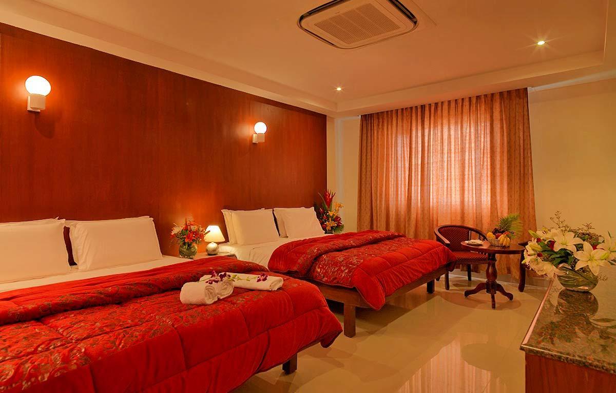 Dhanunjayas Luxury Hotel Hosūr 外观 照片