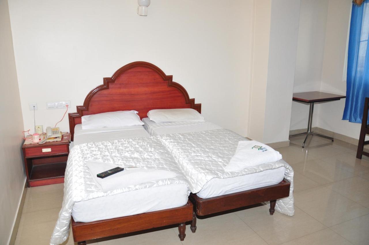 Dhanunjayas Luxury Hotel Hosūr 外观 照片