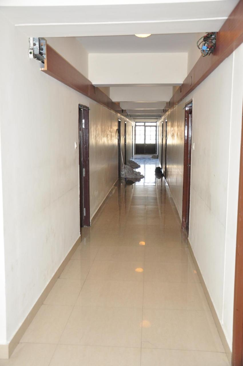 Dhanunjayas Luxury Hotel Hosūr 外观 照片