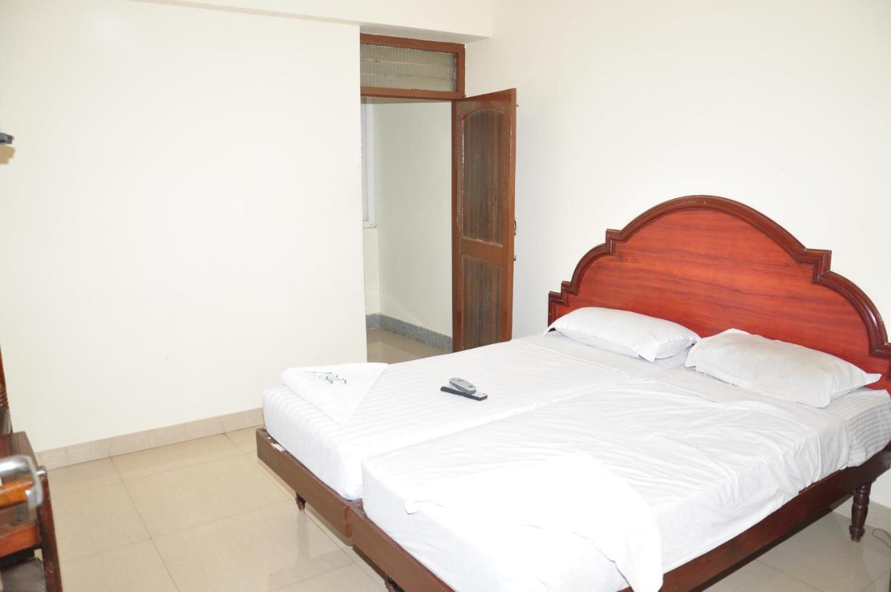 Dhanunjayas Luxury Hotel Hosūr 外观 照片